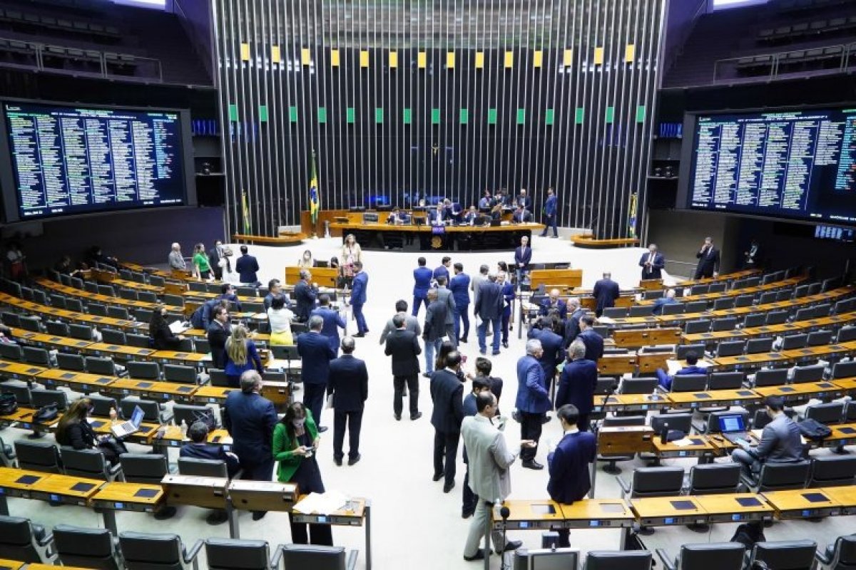 Câmara aprova urgência para projeto que combate rol taxativo da ANS 