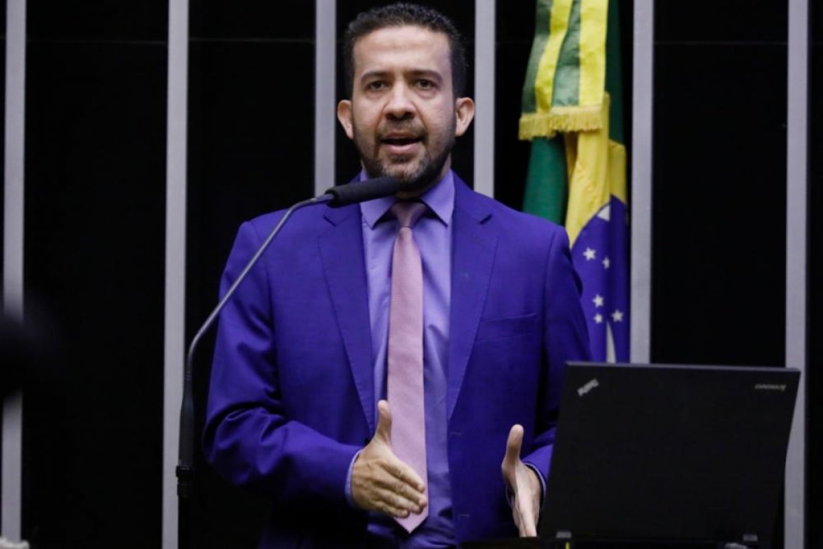 Lula e Janones se encontram hoje para discutir possibilidade de apoio a candidatura do petista