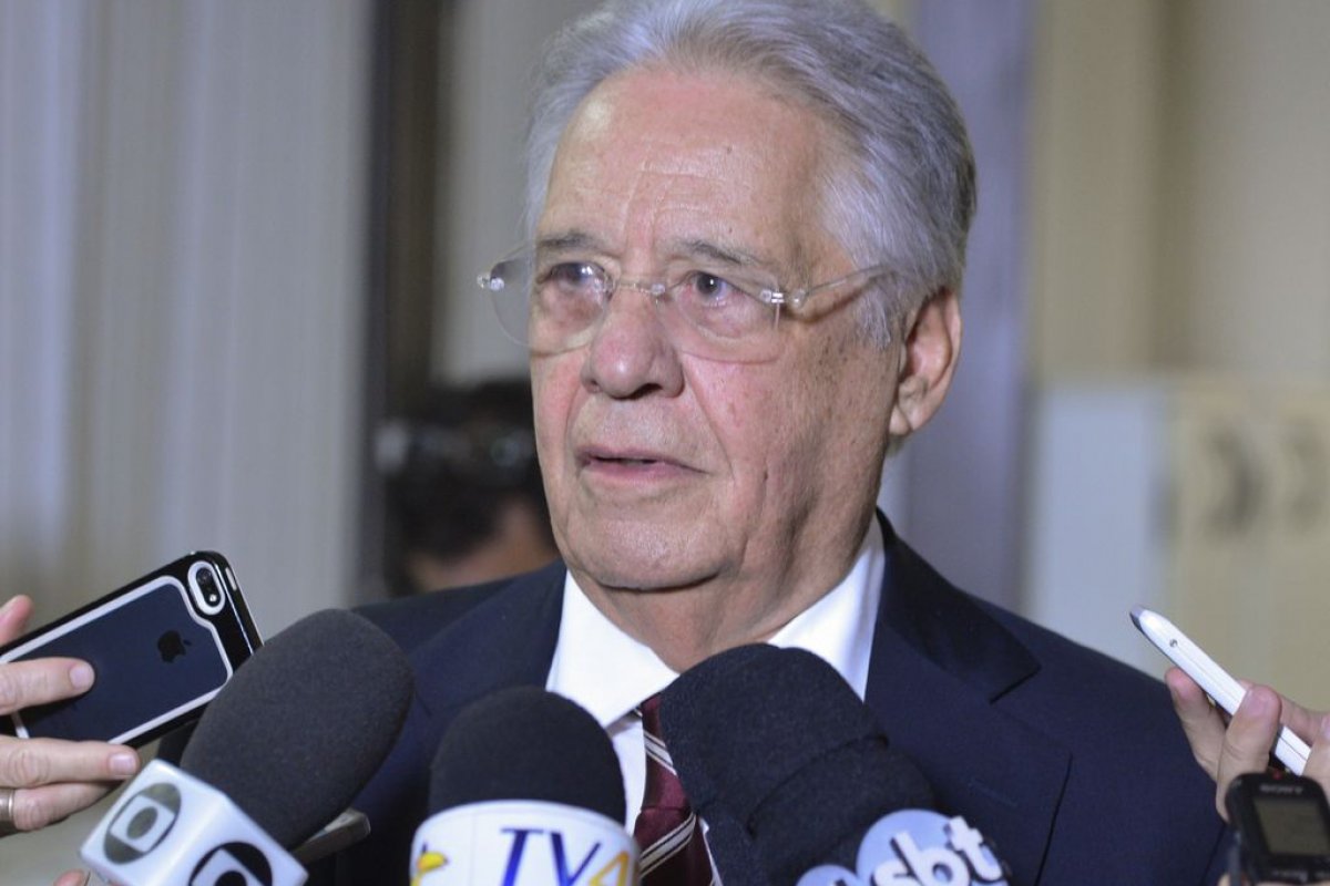 Fernando Henrique Cardoso assina a Carta em Defesa da Democracia 