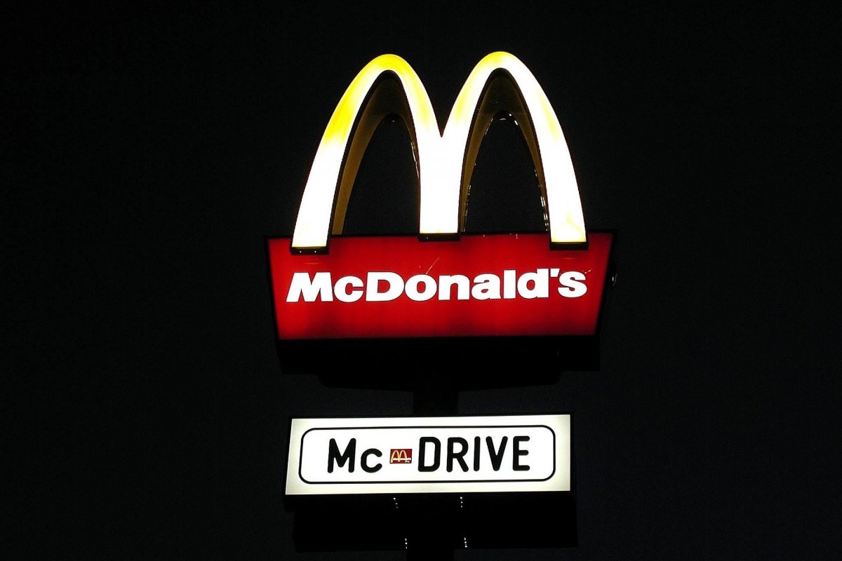 Nos EUA, funcionário do McDonald's é morto a tiros por discussão sobre batata frita 