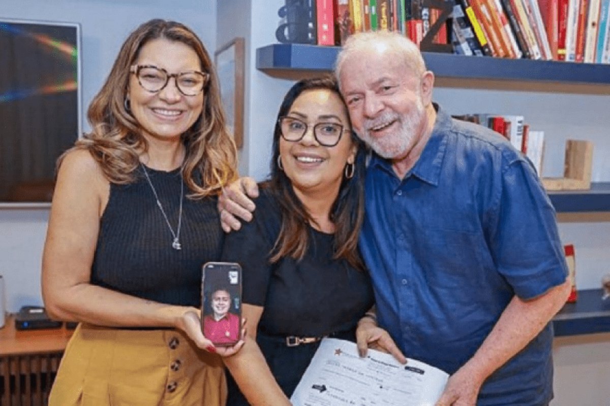 Lula tenta convencer mãe de Gil do Vigor a se candidatar!  