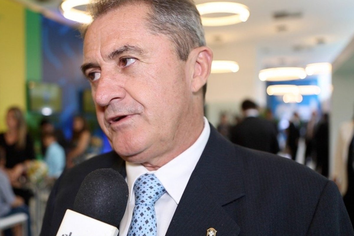 Vice da CBF aposta que Neymar pedirá licença da Seleção