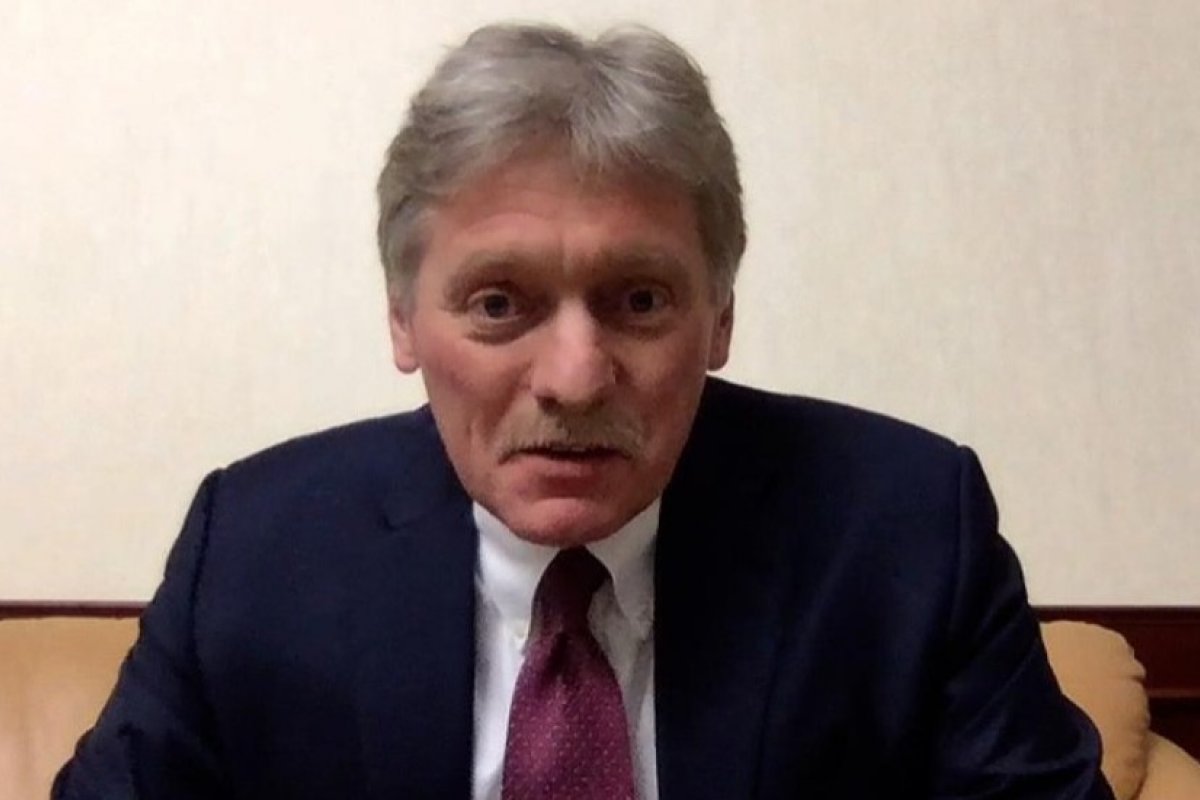 Porta-voz do Kremlin  afirma que não há base de encontro entre Putin e Zelenskiy