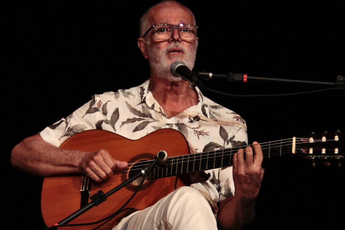 Roberto Mendes apresenta  Histórias e Canções - Uma homenagem à história e memória de Jorge Portugal!  