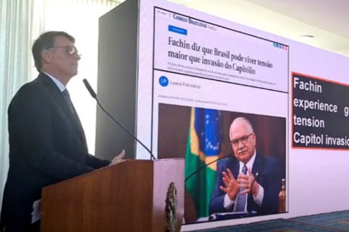 YouTube remove live de Bolsonaro em reunião com embaixadores no mês passado