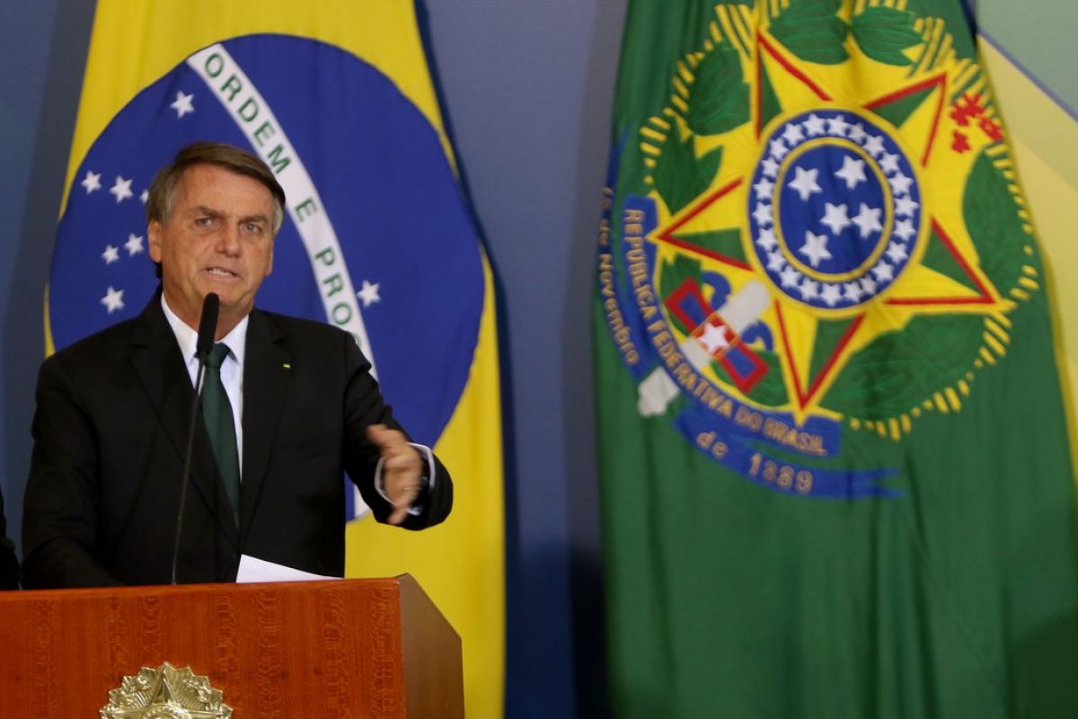 TSE concede dois dias para que Bolsonaro se defenda após representação do MPE