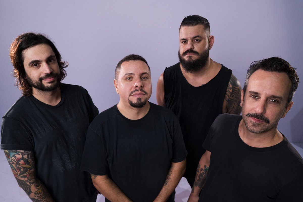 Selo de músicos do CPM 22 lança primeiro disco do Faca Preta