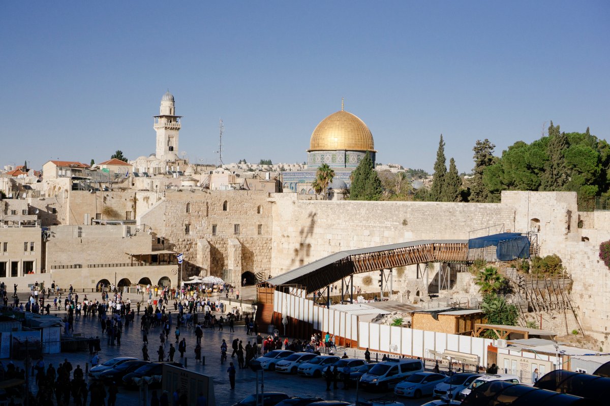 8 pessoas ficam feridas em um ataque a ônibus em Jerusalém