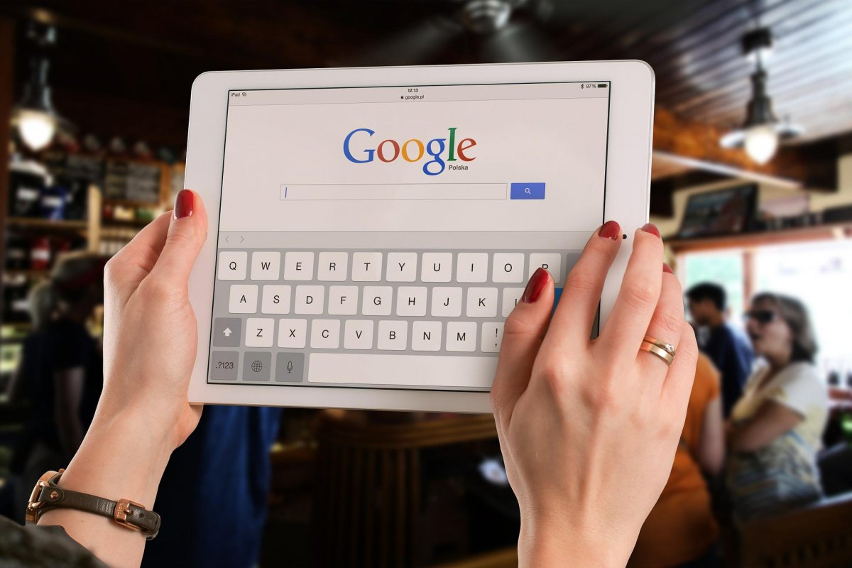Pesquisas no Google por roupas e peças usadas cresceram 572% entre brasileiros durante a pandemia 