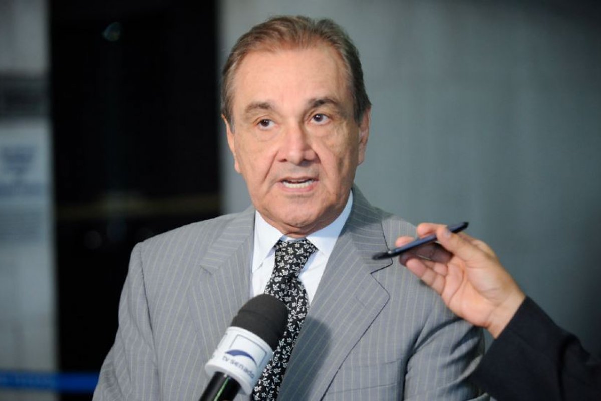 Ex-senador José Agripino sofre tentativa de assalto durante caminhada
