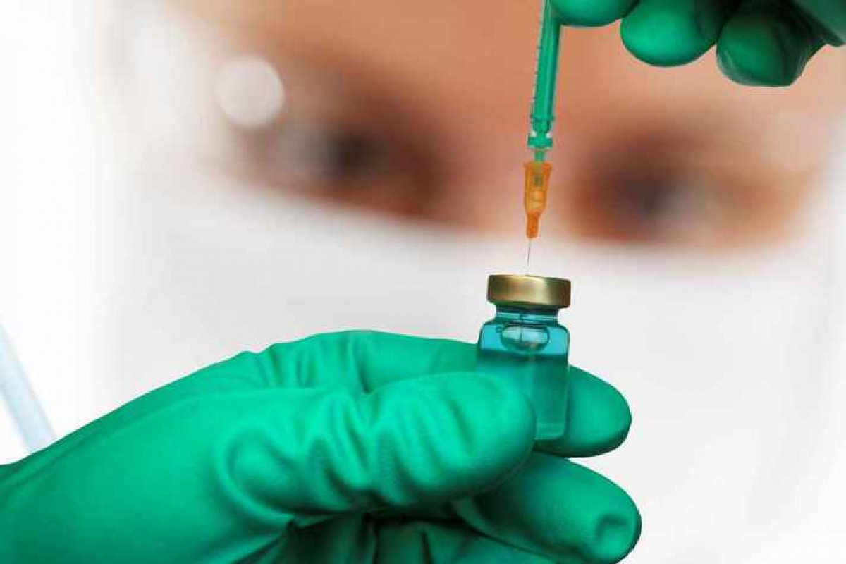 Covid-19: vacina contra Ômicron é aprovada pela primeira vez no mundo