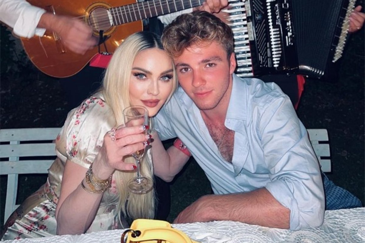 Veja fotos: Madonna celebra aniversário de 22 anos do filho, Rocco 