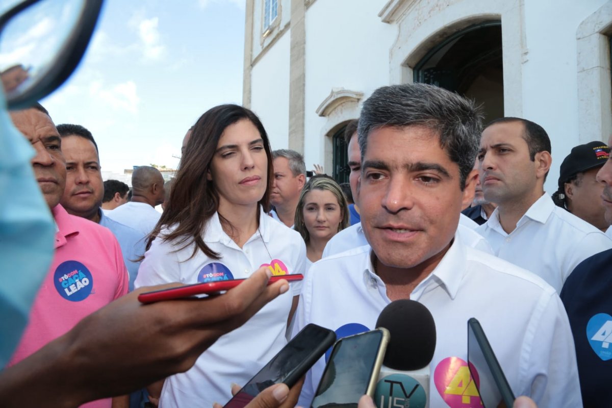 ‘É tradição’, diz Neto ao iniciar campanha eleitoral na Igreja do Bonfim