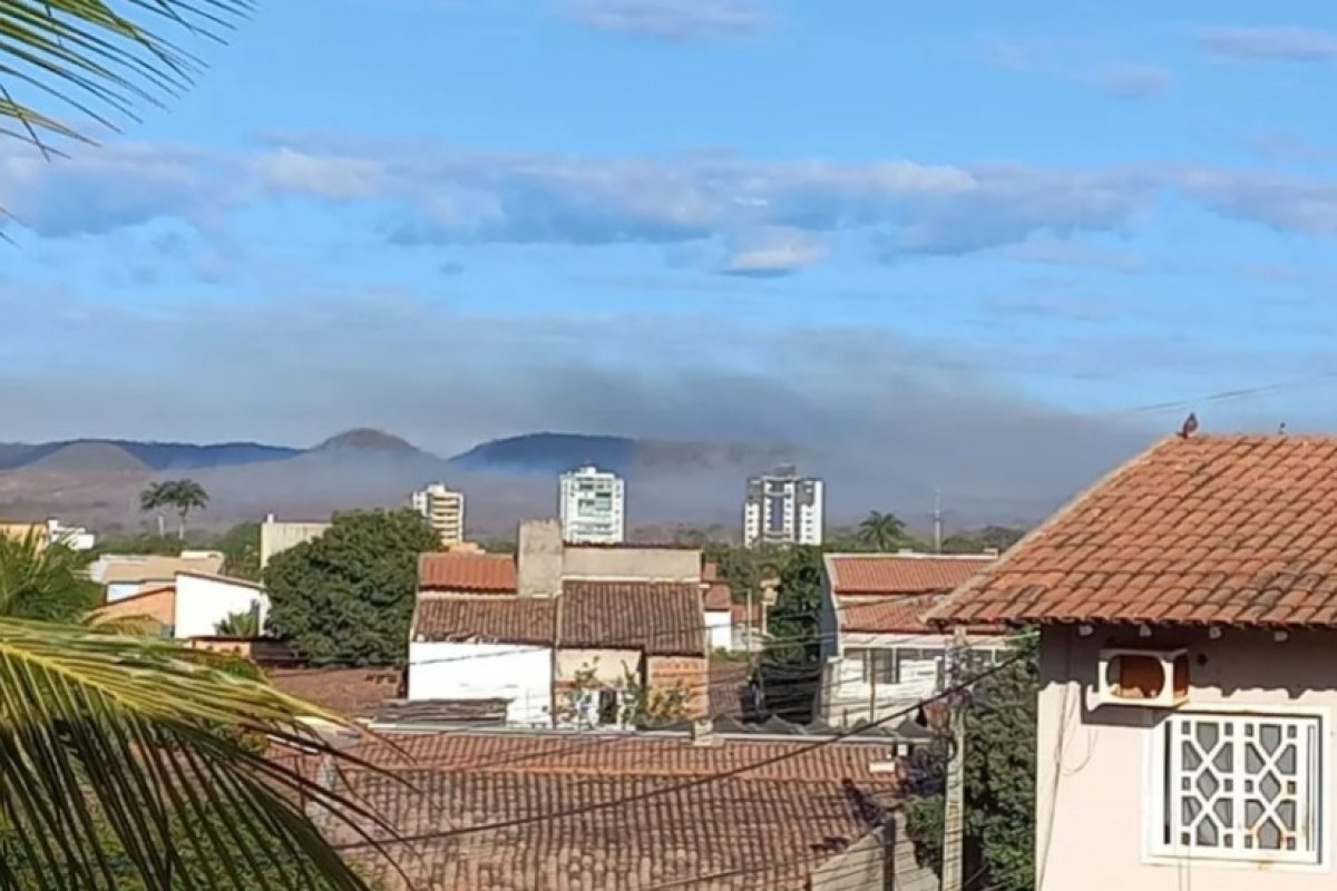 Incêndio atinge área de vegetação na serra de Barreiras, na Bahia