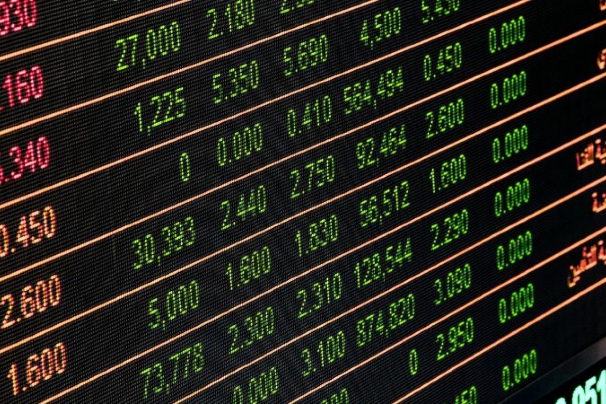 Dólar registra alta de 0,67% na manhã desta terça-feira (16)