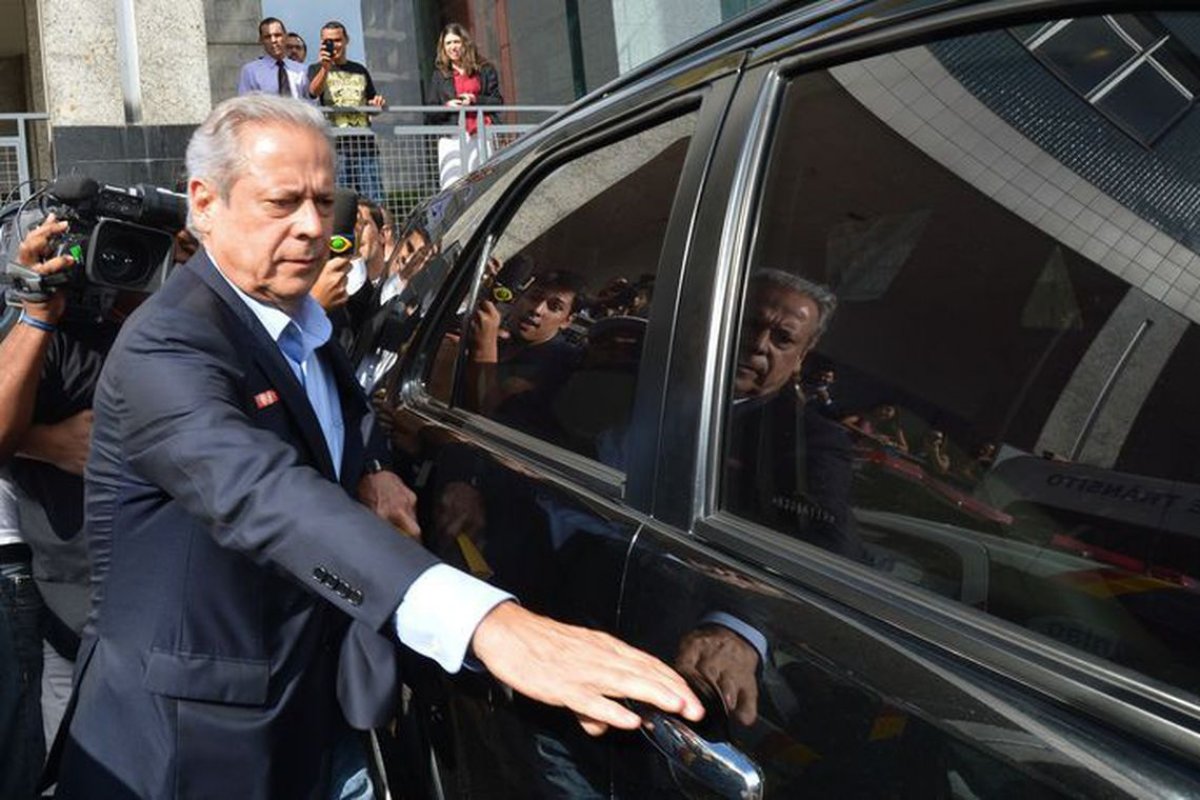 Mais um: José Dirceu pede para sair da prisão