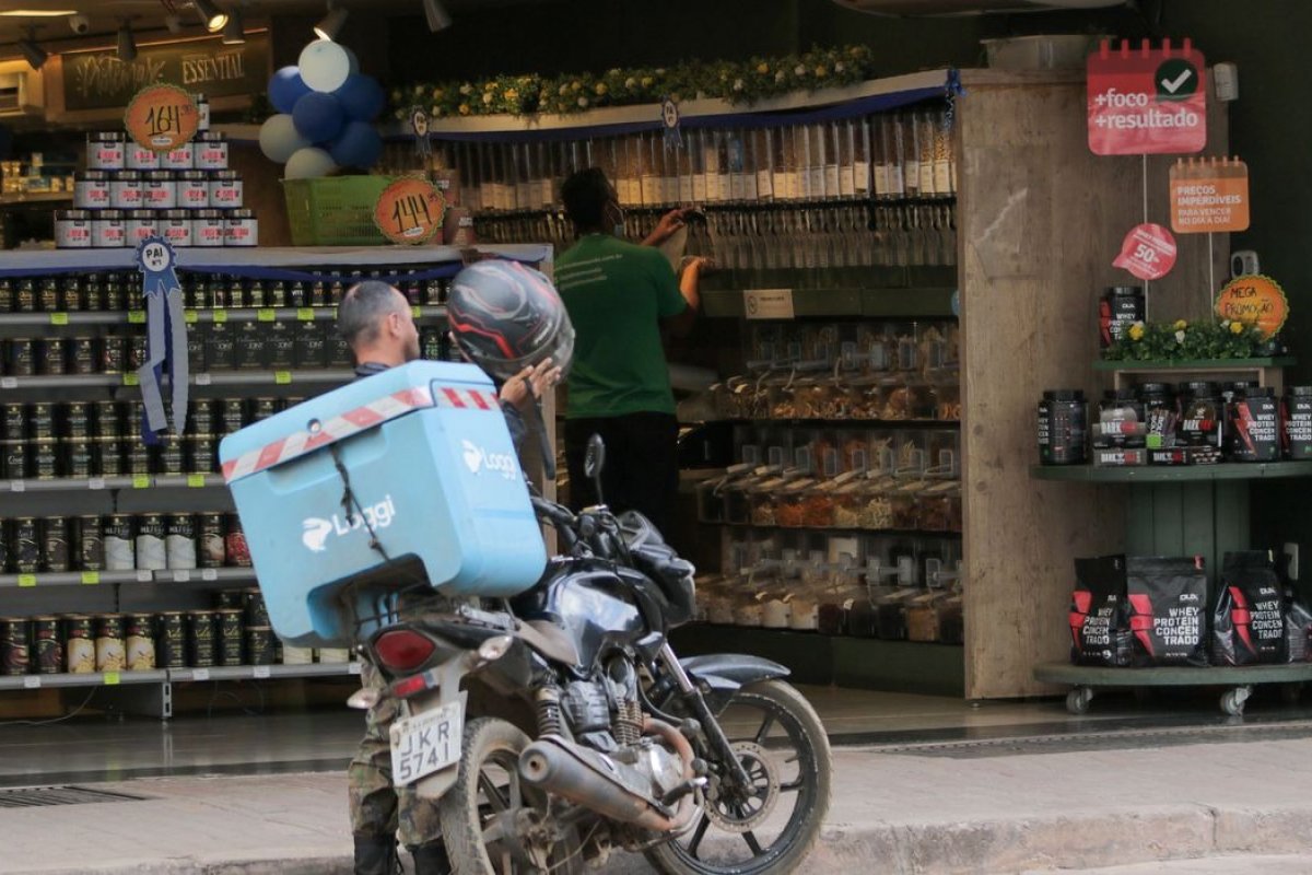 IBGE: comércio perde mais de 400 mil vagas no 1º ano da pandemia