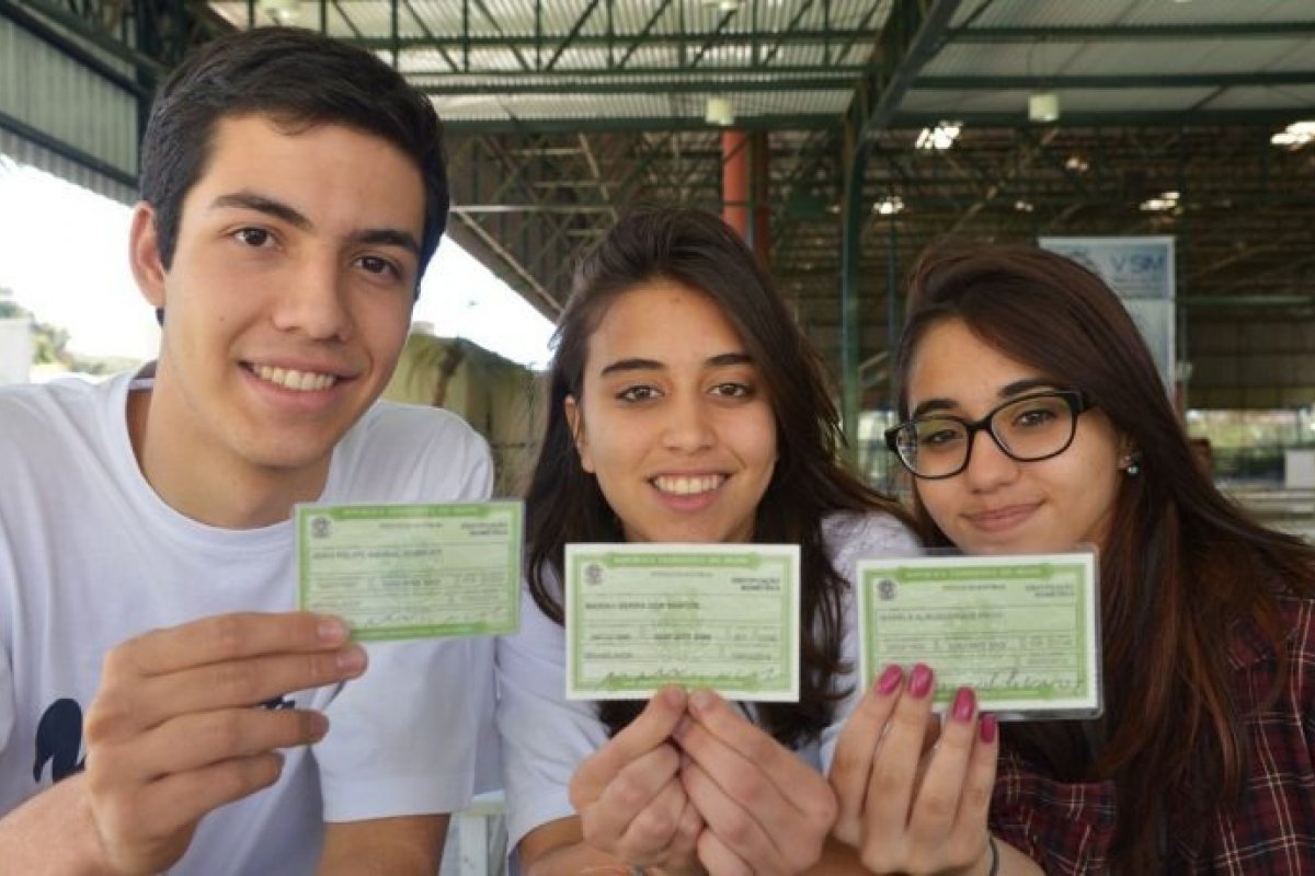 Eleições: número de eleitores entre 16 e 18 anos aumenta 47% desde 2018  