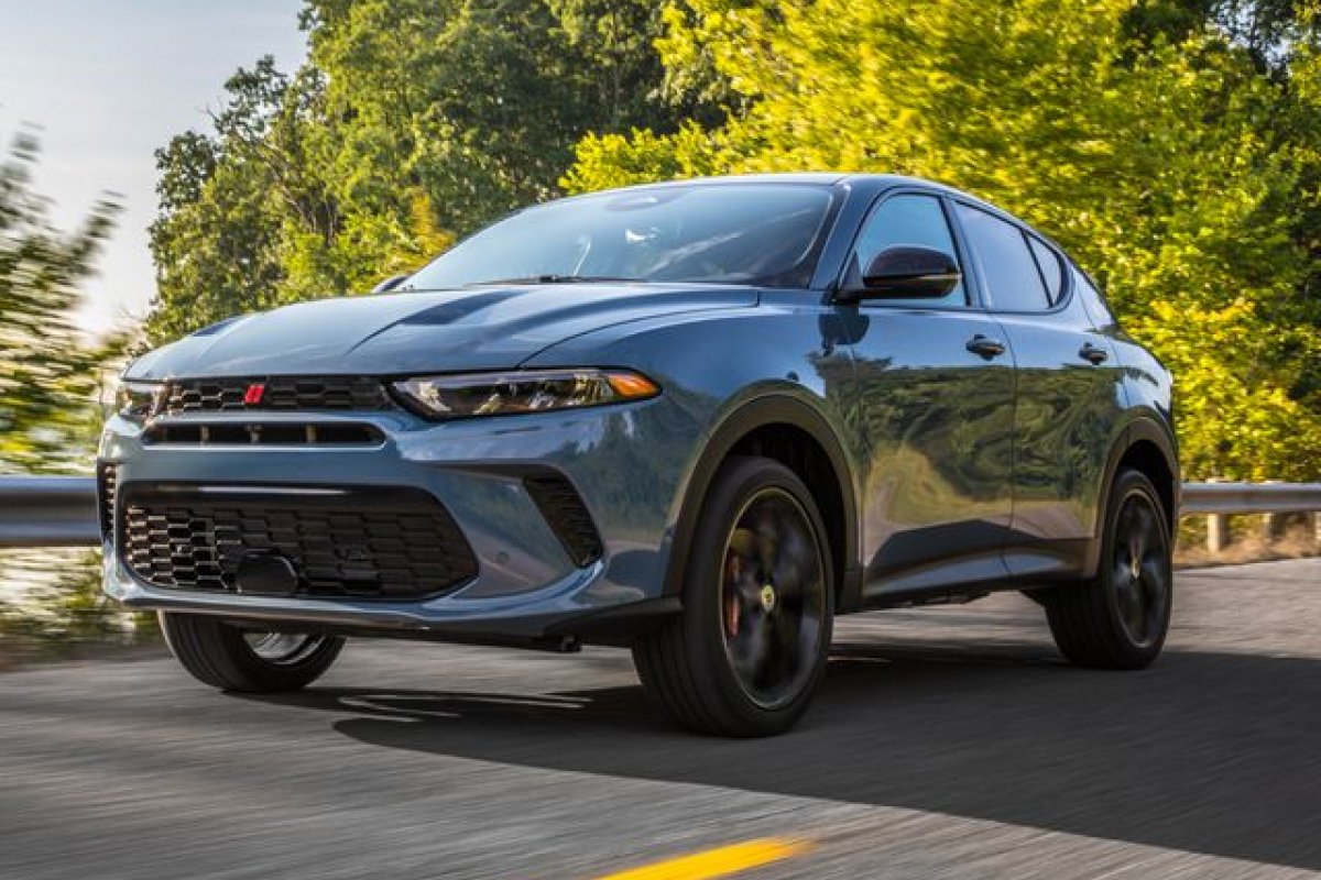 Stellantis lança Dodge Hornet nos EUA com opção híbrida do Compass 