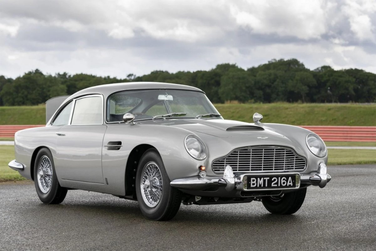 Carro de primeiro ator que interpretou James Bond é vendido por US$ 2,4 milhões