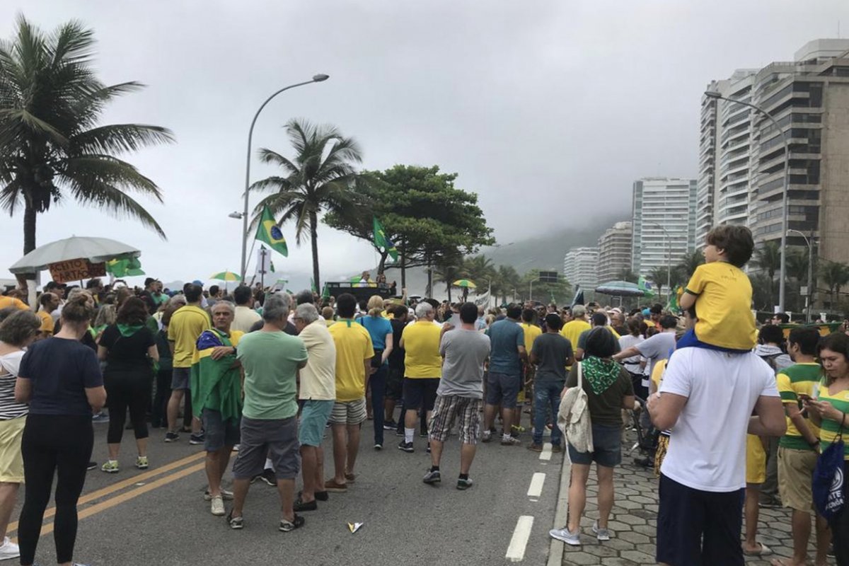 Brasileiros protestam contra a decisão do STF sobre prisão após condenação em segunda instância