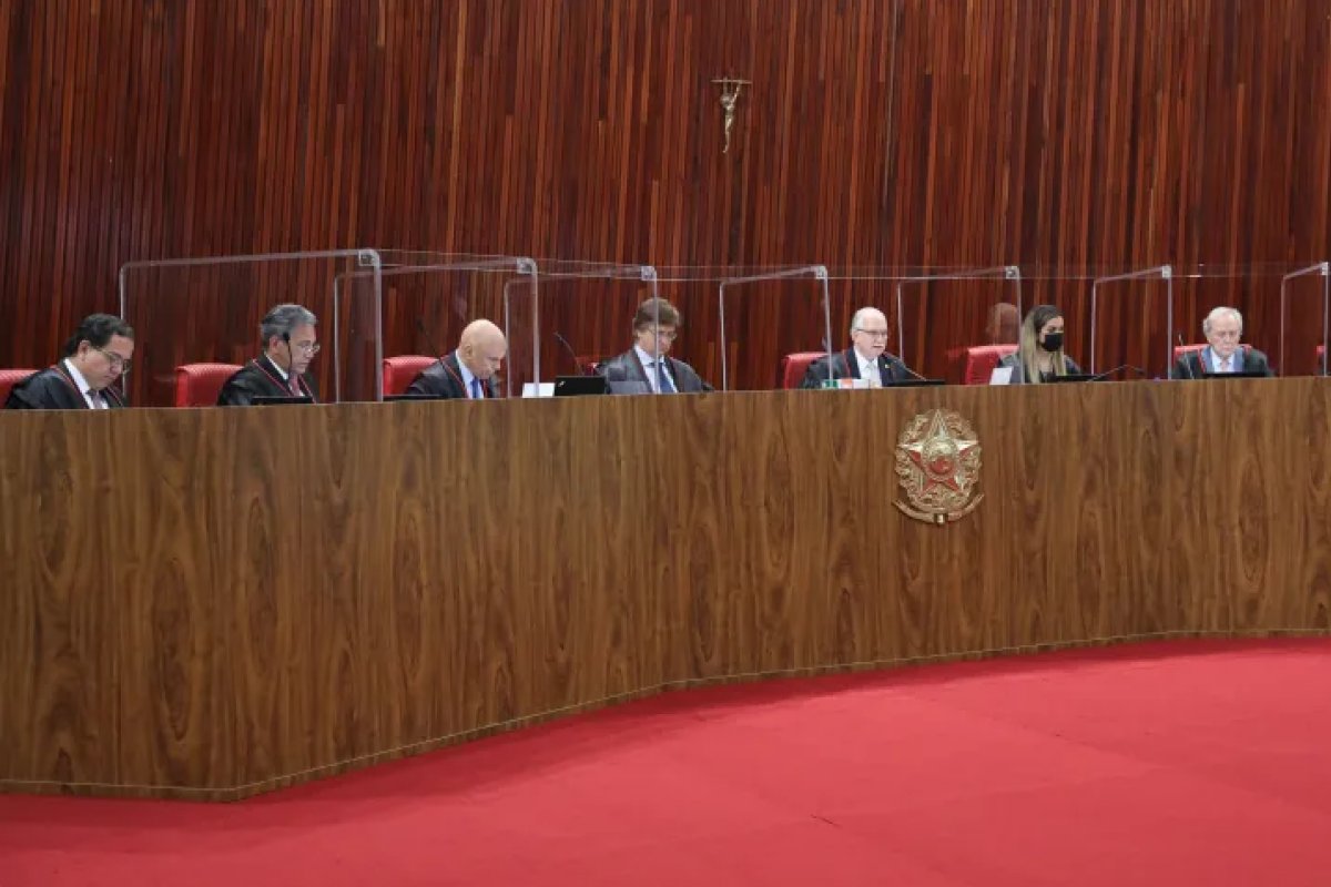 Coligação de Lula pede ao TSE a retirada de mais de 200 publicações da internet 