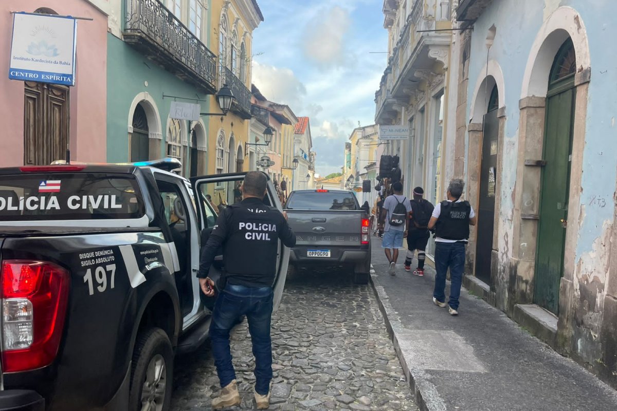 Draco cumpre dois mandatos de busca e apreensão no Centro Histórico, em Salvador