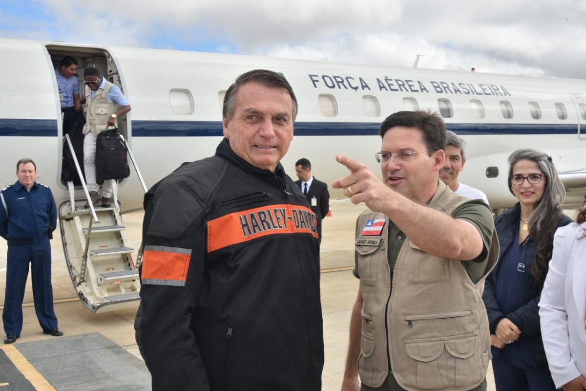 Roma promete a criação do Auxílio Bahia em moto-carreata com Bolsonaro
