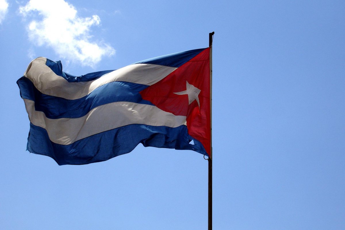 Cuba se reúne com os EUA  para pedir ajuda na limpeza da área de incêndio em refinaria