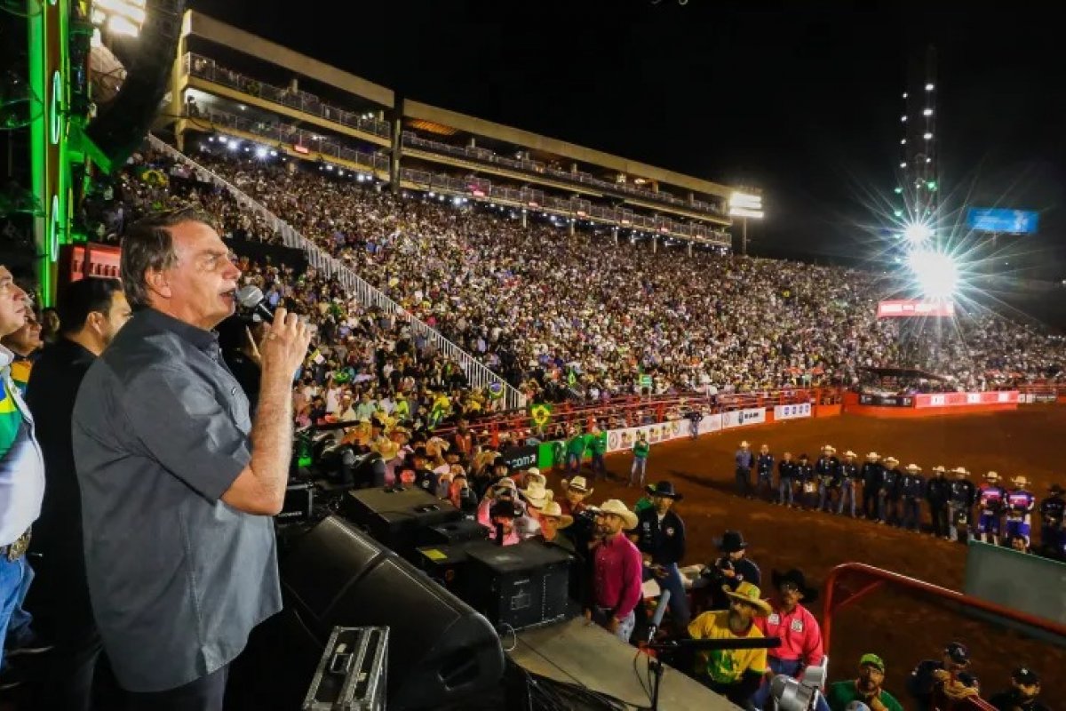 PDT vai ao TSE contra Bolsonaro por suposto showmício em Festa do Peão