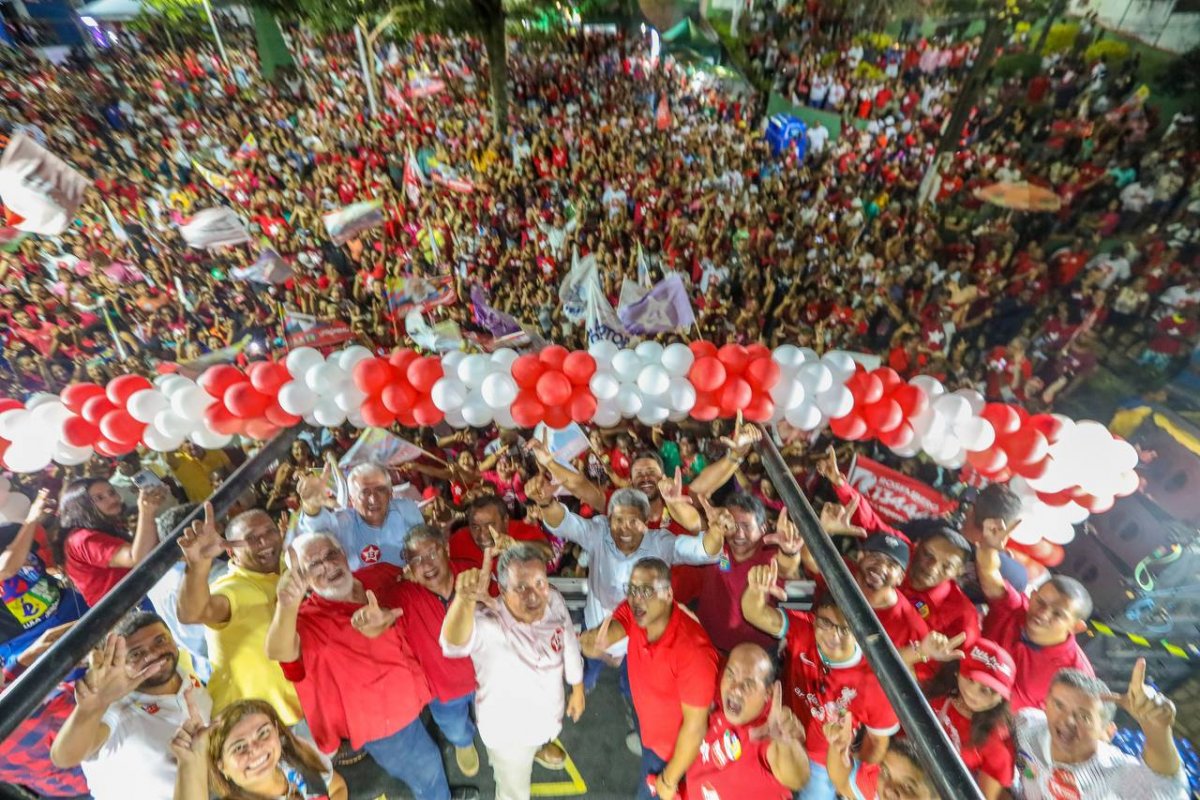 Eleições: Comício de Jerônimo em Itacaré atrai 10 mil pessoas 