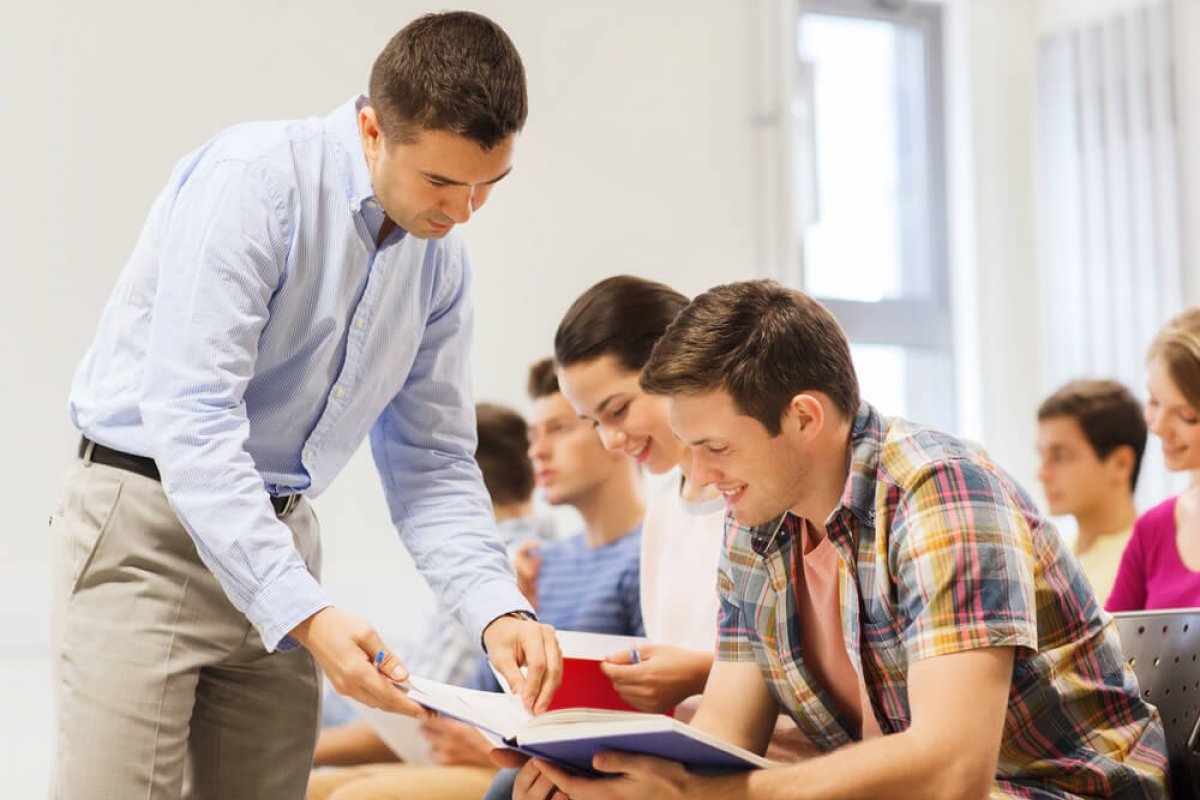 Universidade de Salvador divulga edital para contratação de docentes