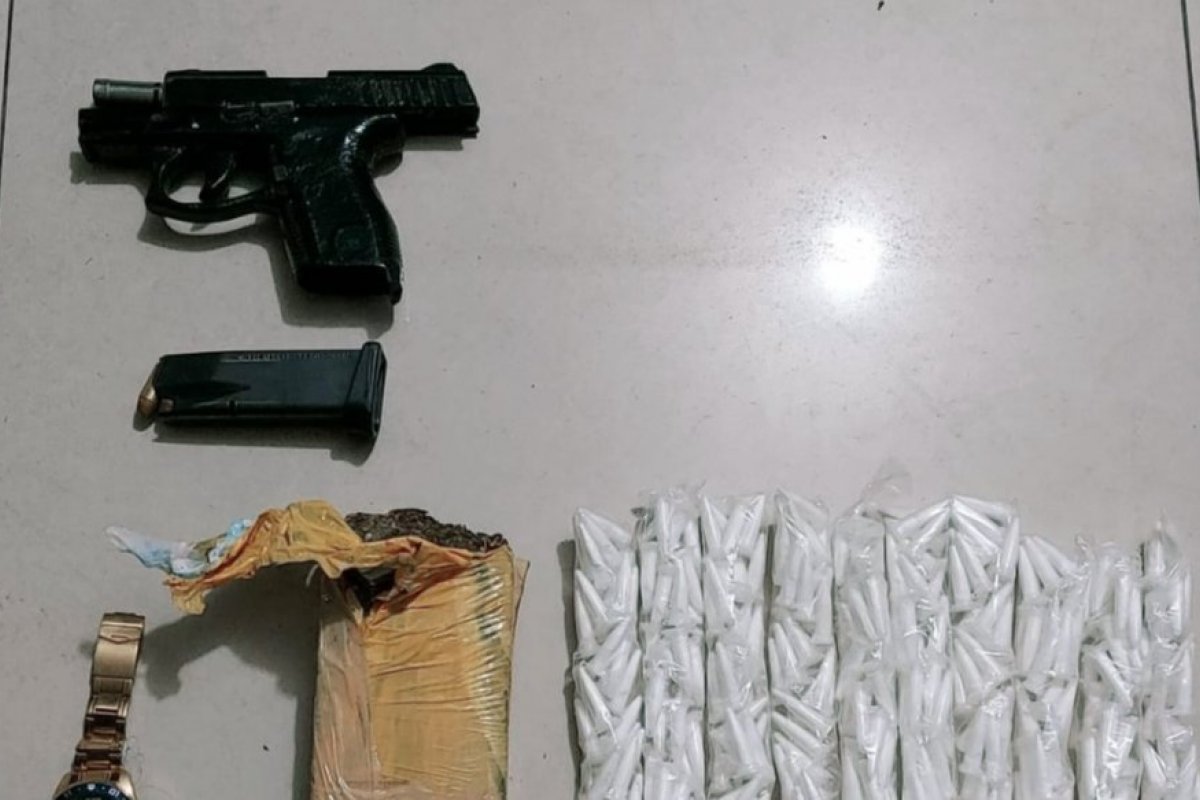 Polícia Militar apreende arma e drogas no bairro de São Cristóvão, em Salvador