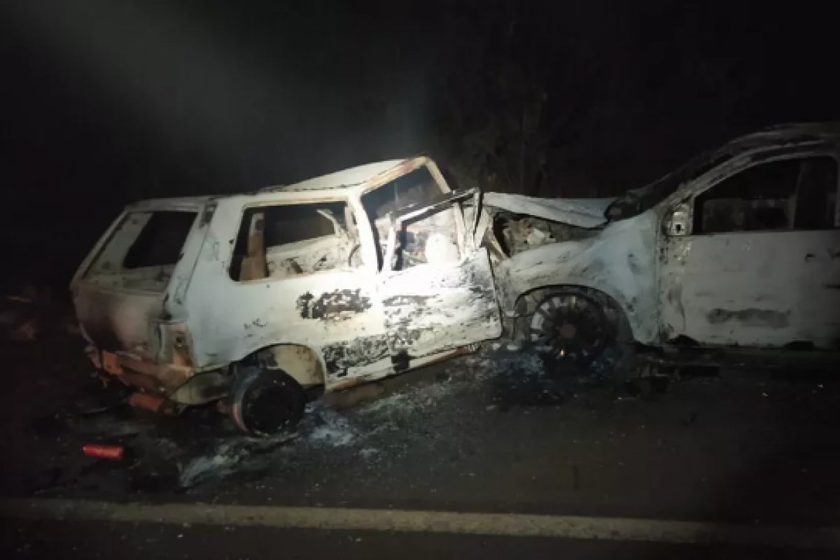 Acidente entre caminhonete e carro de passeio deixa três mortos no oeste da Bahia