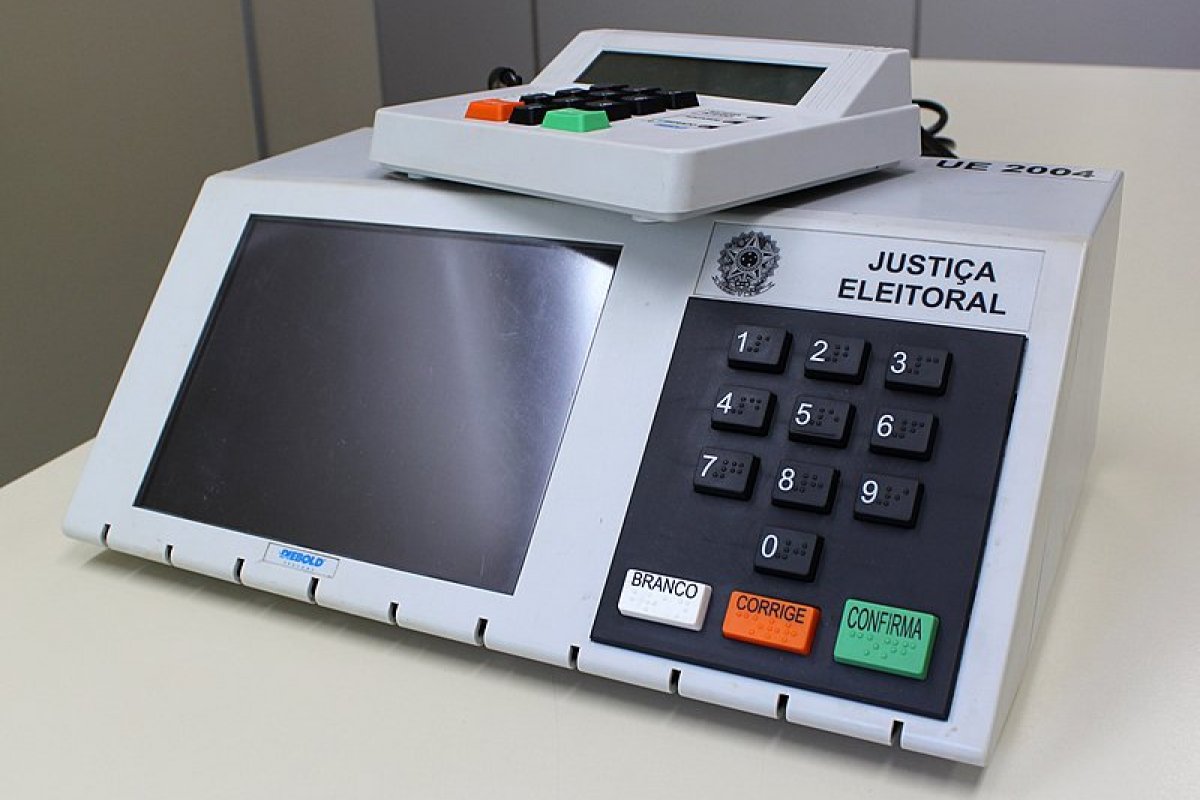 TSE começa a lacrar sistema das urnas eletrônicas nesta segunda (29)