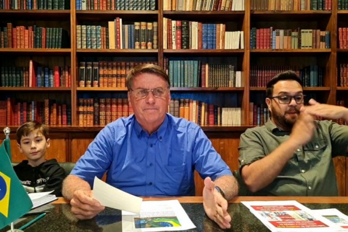 PGR defende prorrogar investigação de Bolsonaro por associar vacina à aids