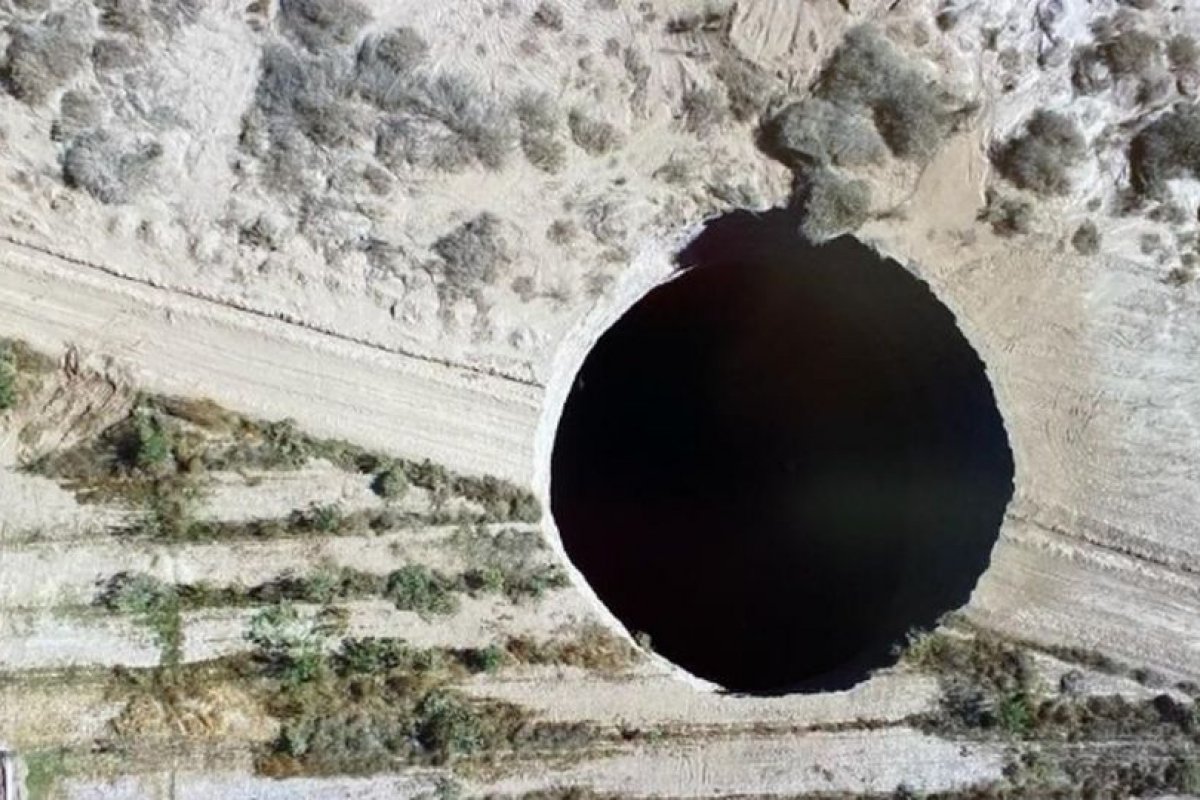 Buraco gigante no deserto do Chile não para de crescer e intriga autoridades