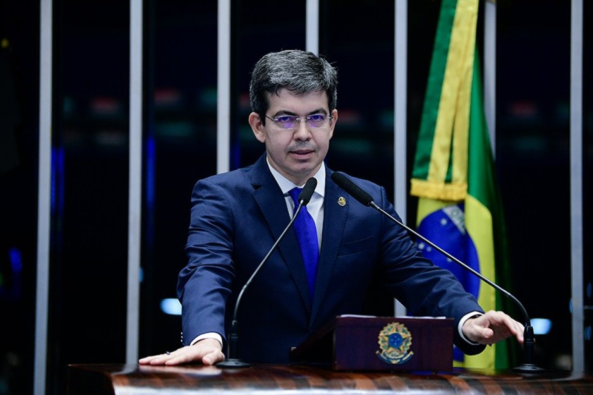 Operação que mirou empresários bolsonaristas foi solicitada por Randolfe e não pela PF, diz site
