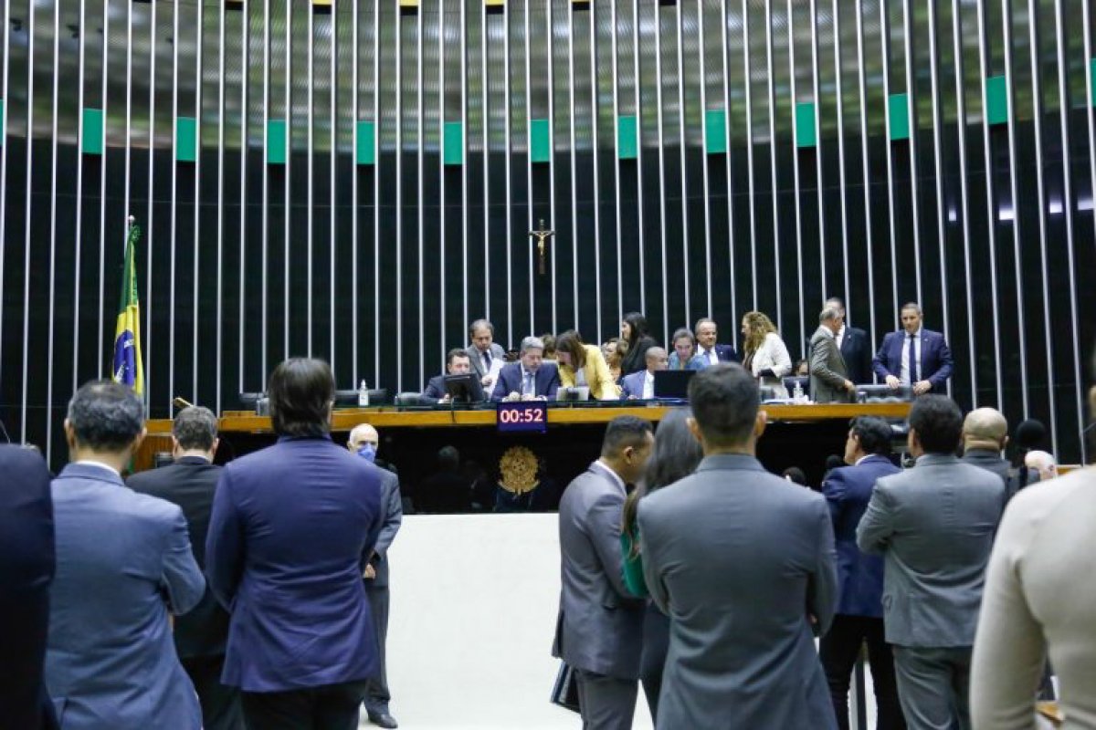 Plenário da Câmara aprova projeto que cria loterias para financiar saúde e turismo 