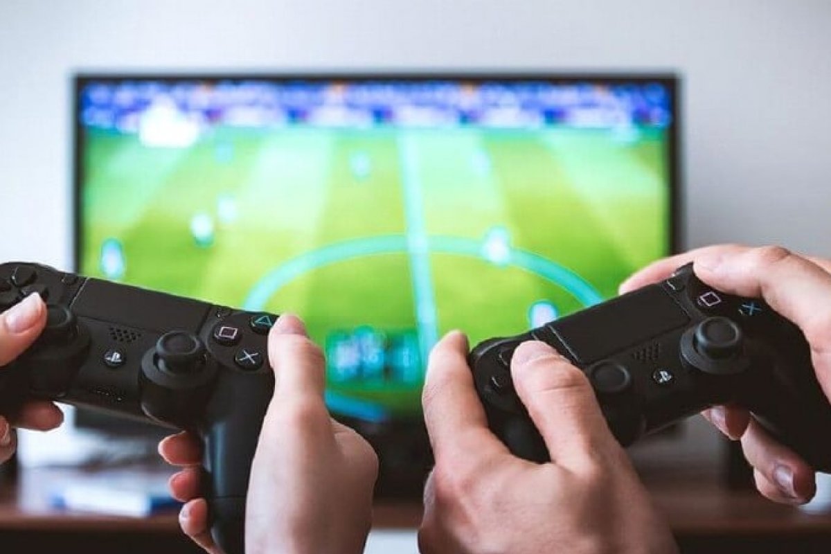 Governo chinês anuncia limitação de horas que os menores podem jogar online