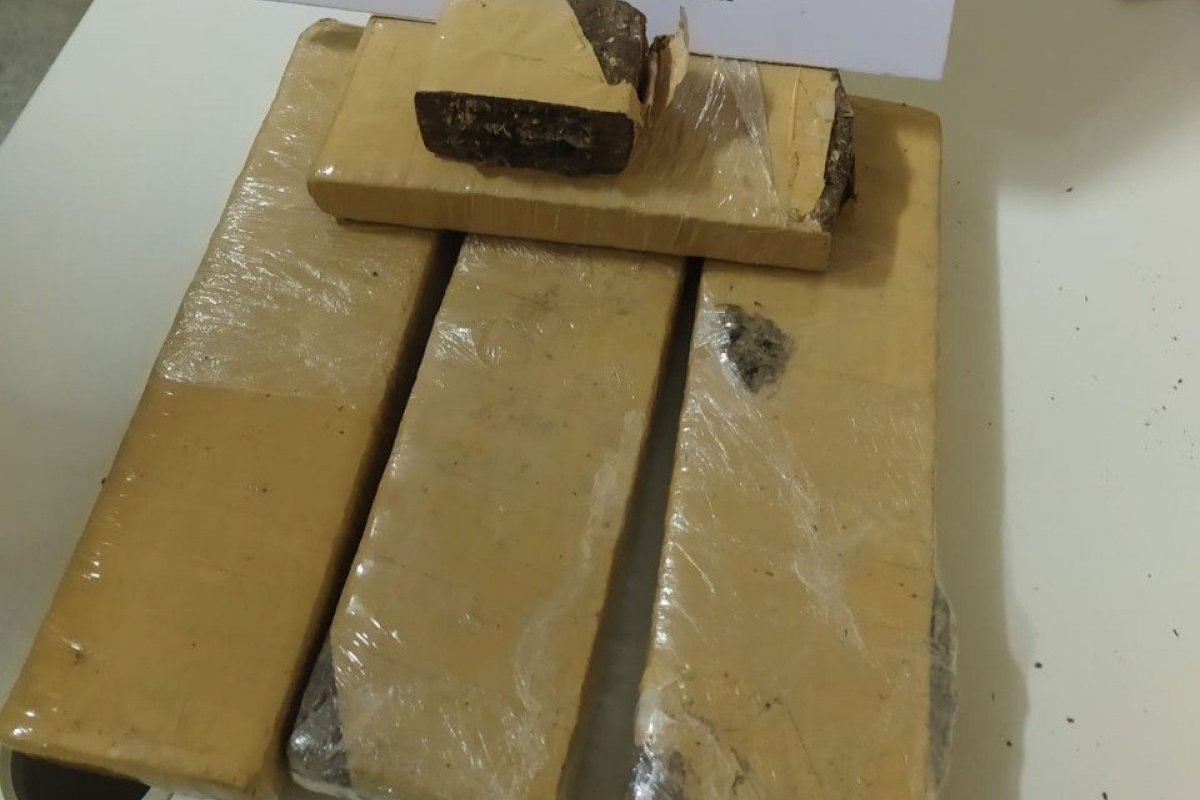 Homem é preso com quatro tabletes de maconha no sul da Bahia