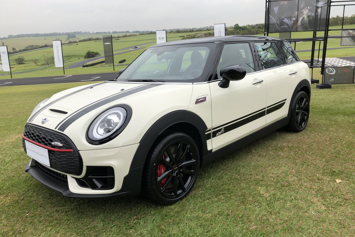 Aceleramos os novos Mini Cooper John Cooper Works que chegam hoje ao país 