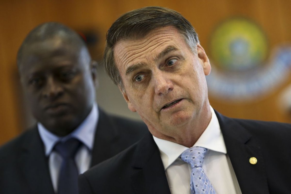Bolsonaro marca reunião com deputados para anunciar que deixará o PSL