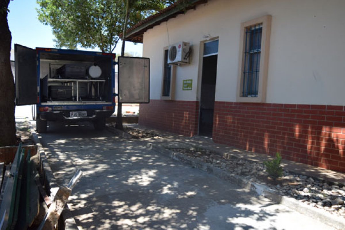 Homem morre a golpes de faca após discussão em bar 