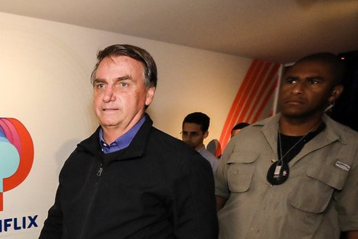 'Covardia', diz Bolsonaro ao comentar acusações sobre imóveis de familiares