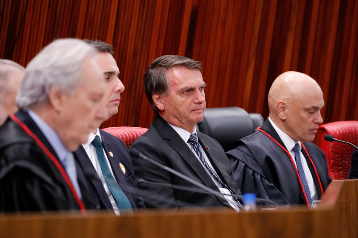 ‘Se não fosse eu, Brasil já estaria em uma ditadura’, diz Bolsonaro