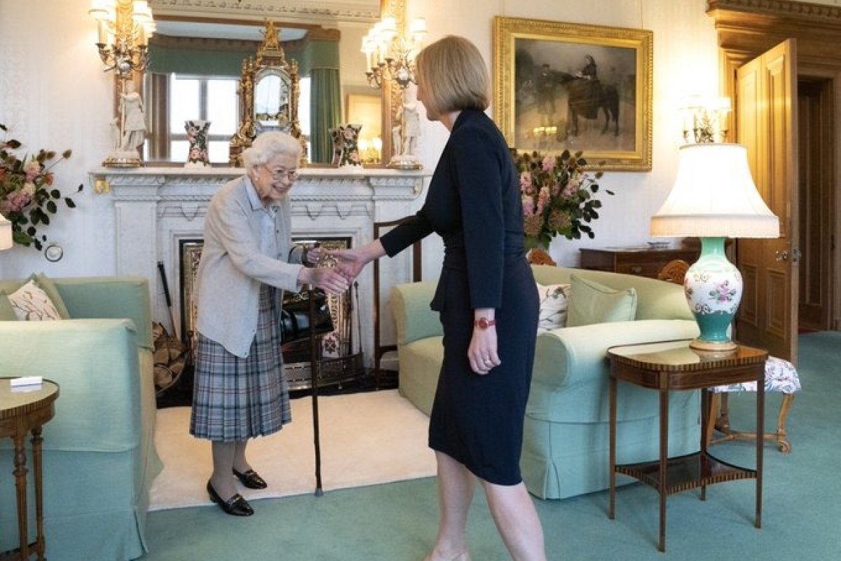 Morte da rainha Elizabeth II ocorre em momento de crise no Reino Unido