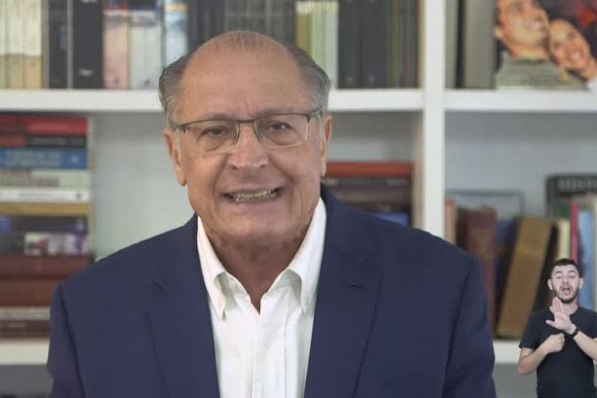 Vídeo: em propaganda eleitoral, Alckmin diz que criticou Lula no passado porque foi 'iludido'
