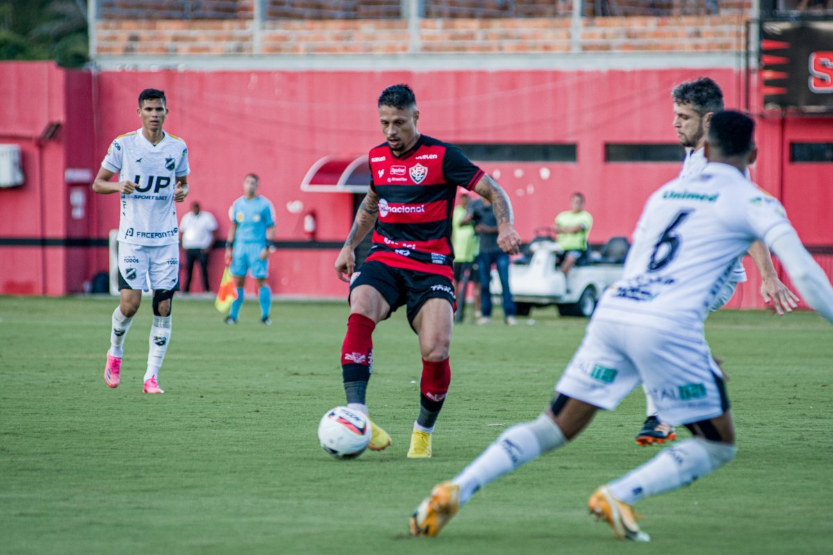 Vitória tenta voltar à zona de acesso diante do ABC neste sábado (10)