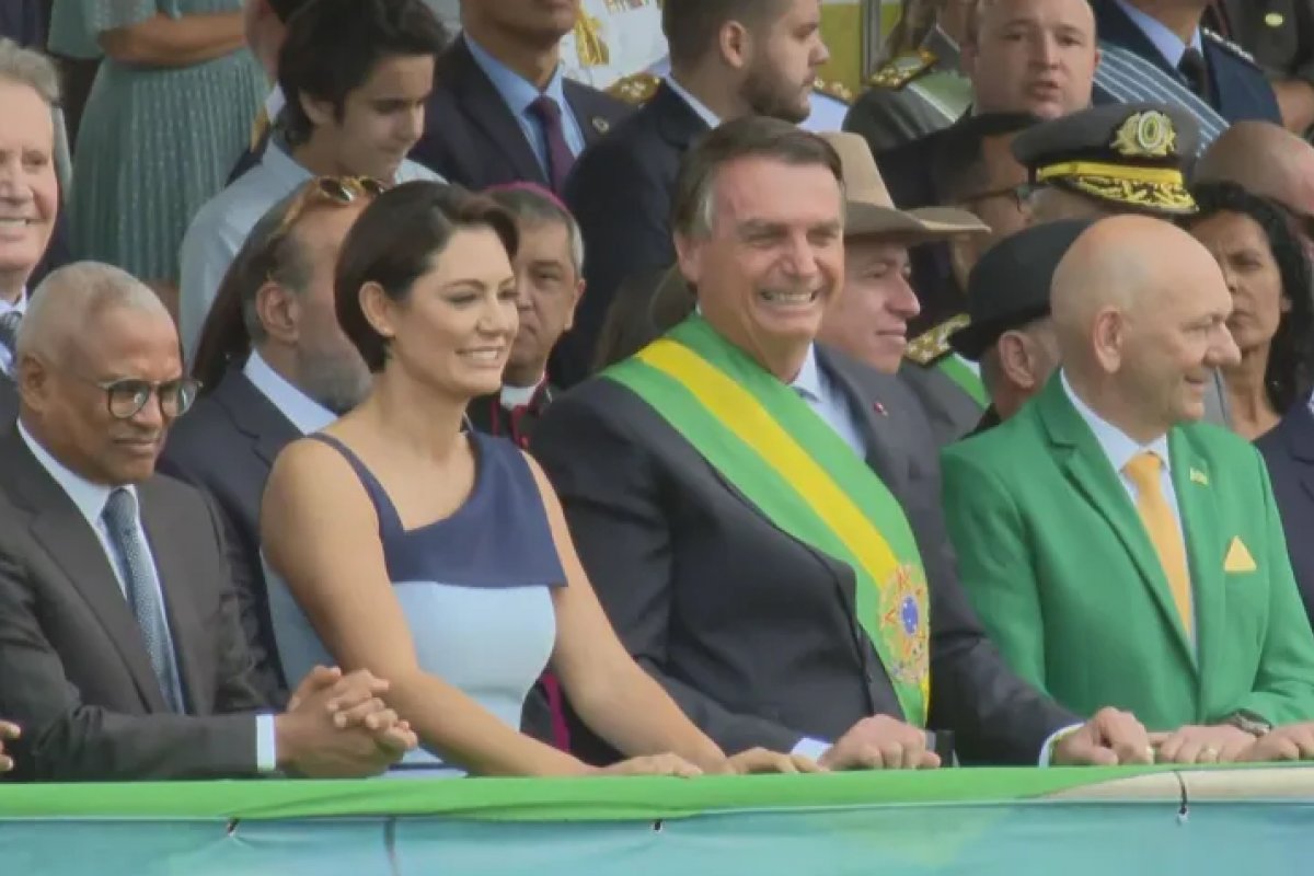Bolsonaro deve retirar imagens do 7 de setembro da campanha eleitoral, diz TSE 